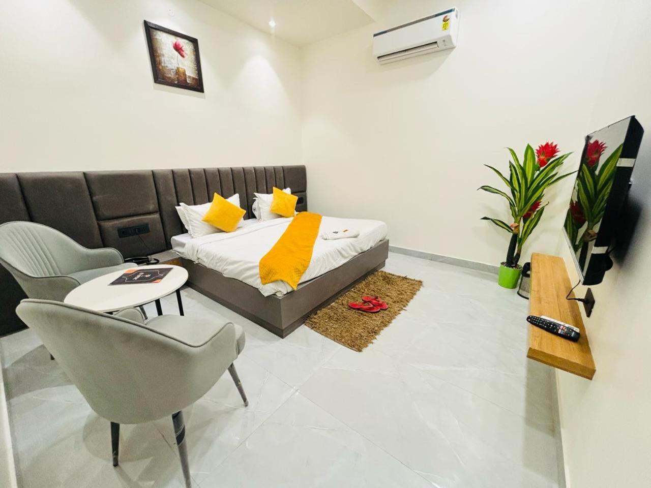 Hotel Sky Way Inn Hisār Екстериор снимка