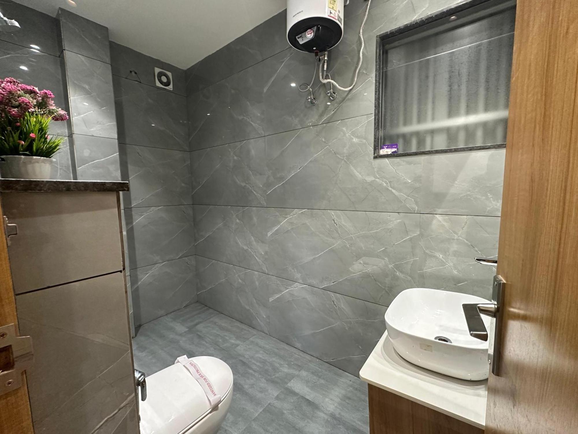 Hotel Sky Way Inn Hisār Екстериор снимка