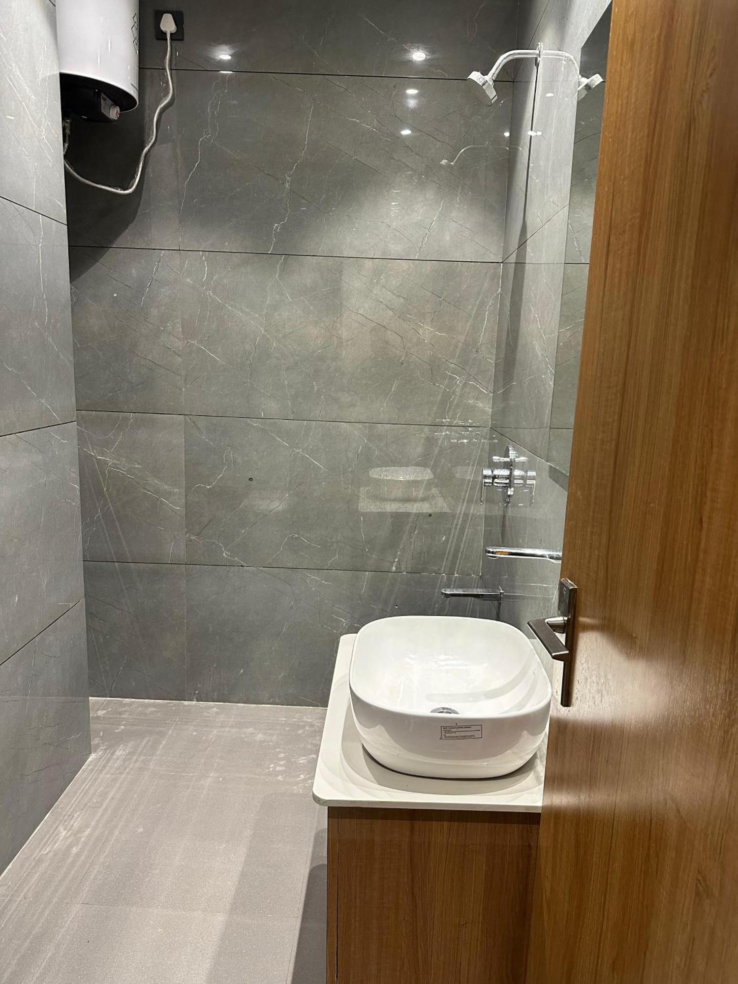 Hotel Sky Way Inn Hisār Екстериор снимка